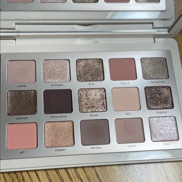 Natasha Denona I Need a Nude eyeshadow Palette - Picture 3 of 7